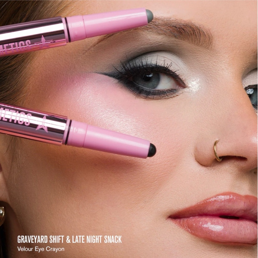 Jeffree Star Graveyard Shift Velour Eye Crayon-matte green grey, water resistant - Picture 5 of 7